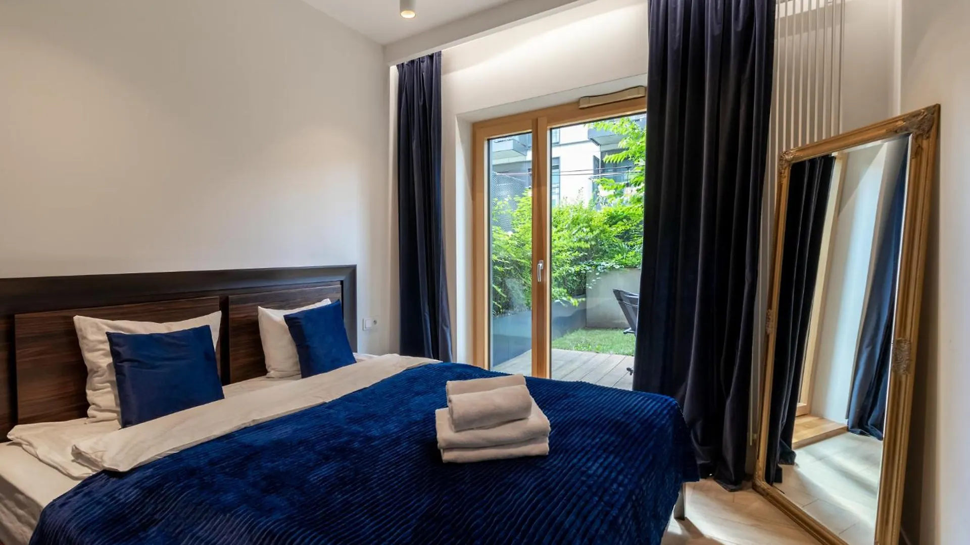 Golden Apartments Warsaw - Two Bedrooms Luxury Apartment In The Center - Mennica Residence