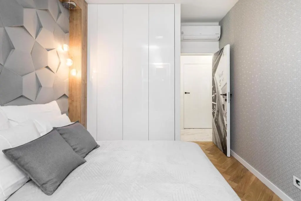 Golden Apartments Warsaw - Two Bedrooms Luxury Apartment In The Center - Mennica Residence Poland